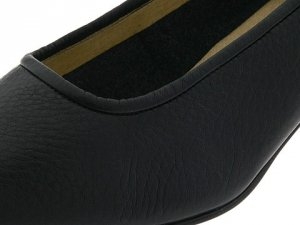 Black wide width high heel shoes at Shoe Talk Ltd